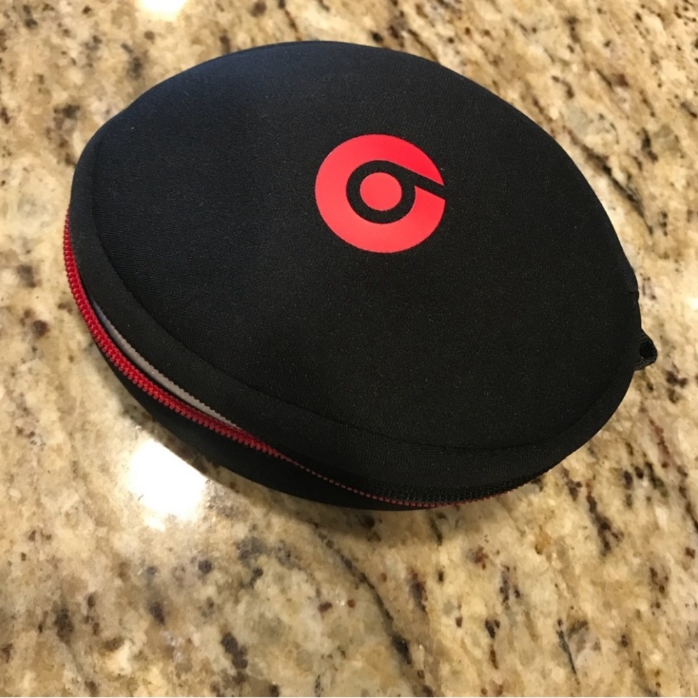 Beats by Dre Solo 2 headphones - Picture 4 of 7